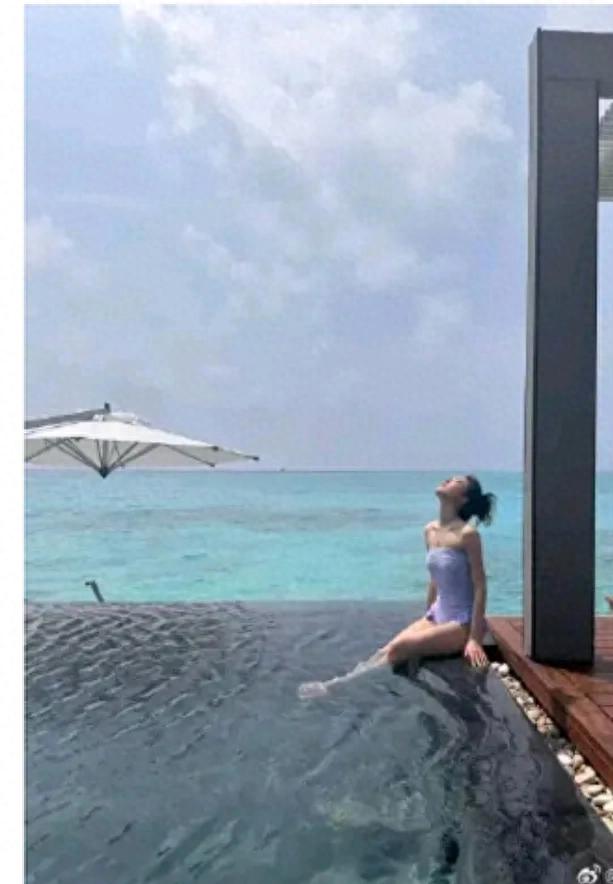 邂逅泳池边的“紫霞仙子”赵今麦