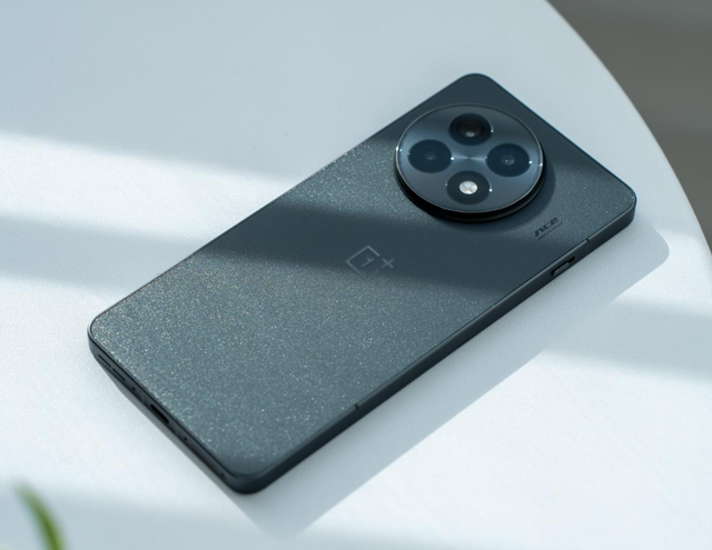 一加手机“大跳水”，3款512G手机到“冰点价”，公认无差评