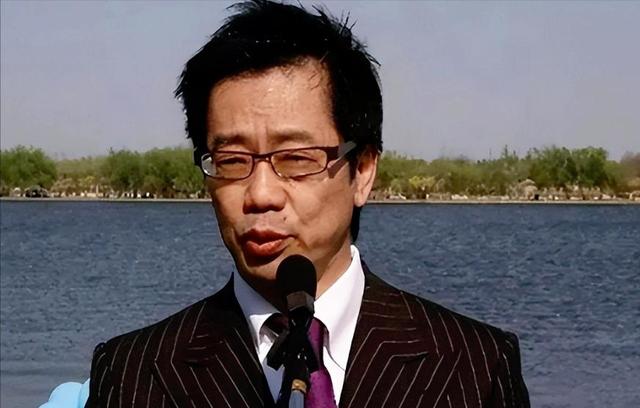 骗光明星20亿，连亲妈都不放过，霍家“败家子”被钉上“耻辱柱”