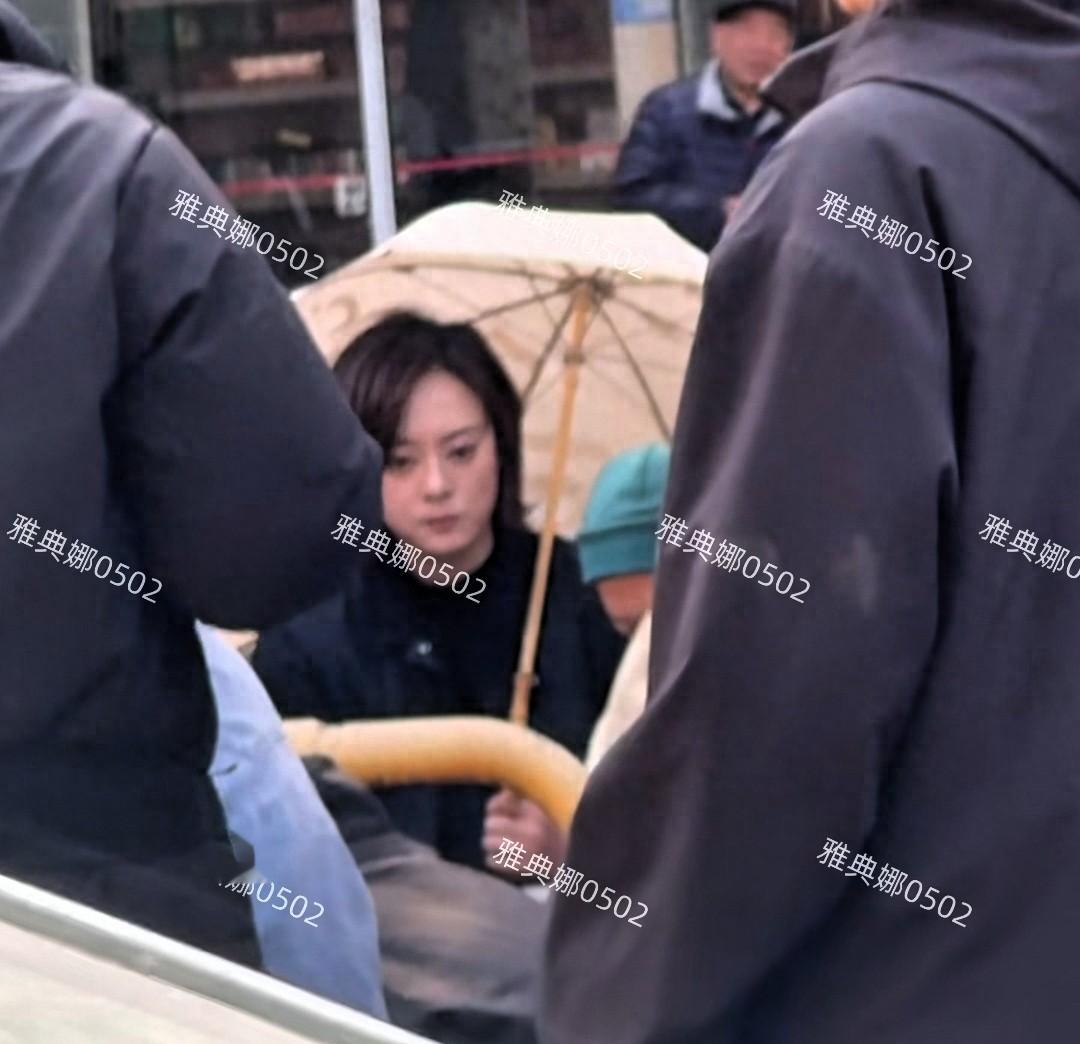 无锡偶遇孙俪拍戏她板着脸面色凝重眼神略凶不知是不是在酝酿情绪