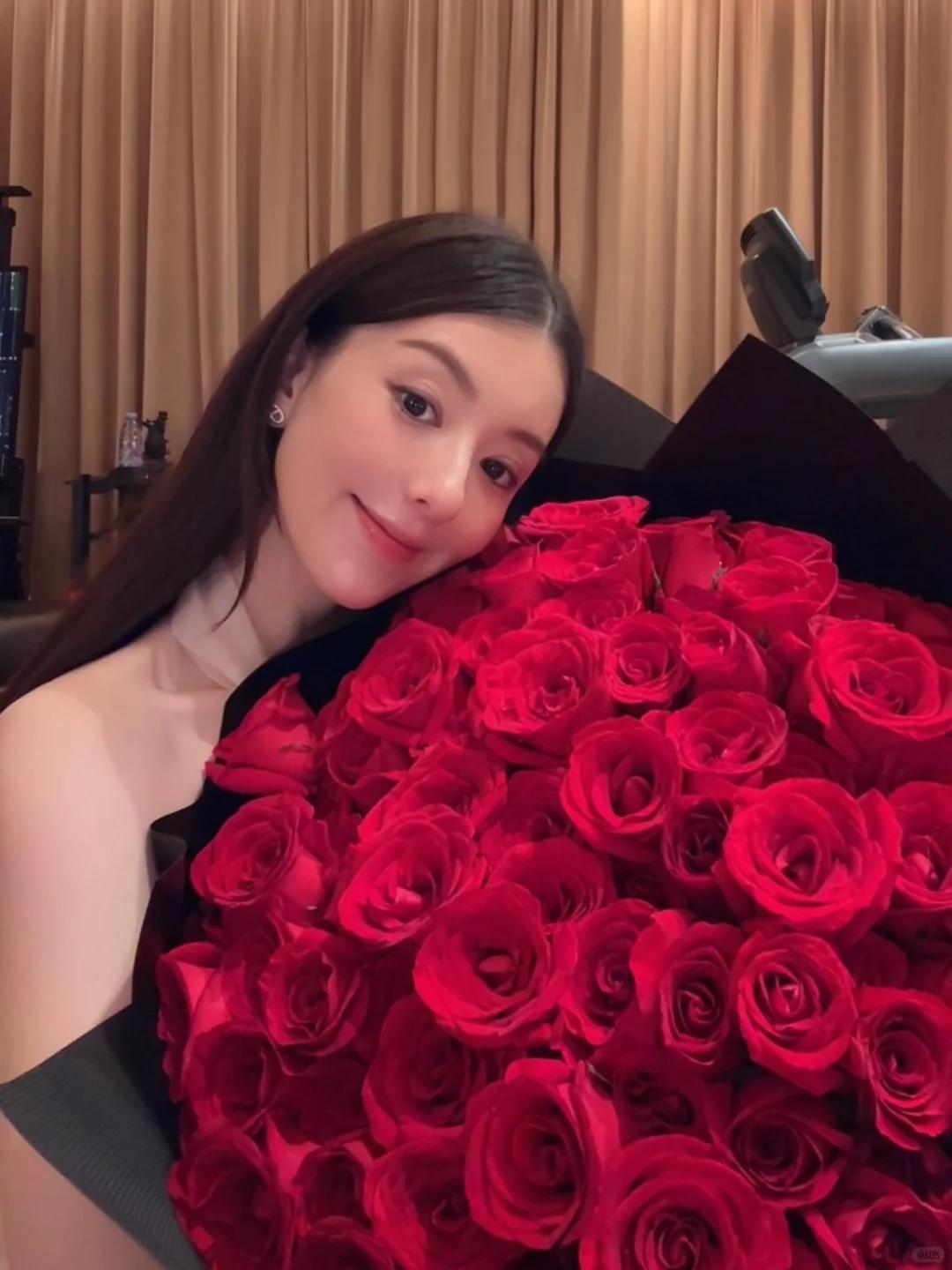 方媛自曝坐月子很难熬！手指疼腰酸背痛，一个多星期不洗头还脱发