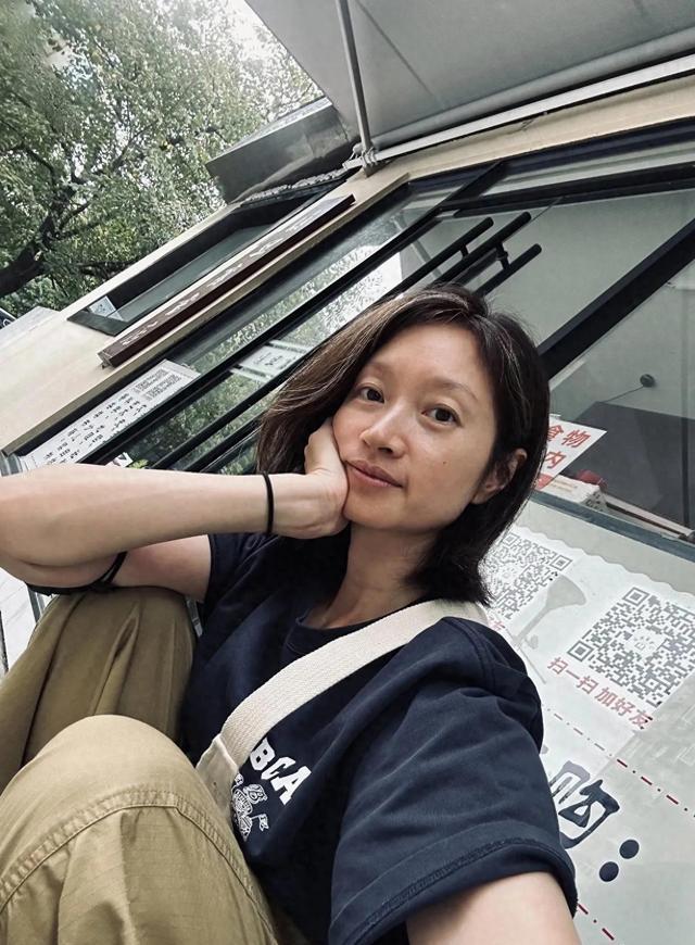 时隔5个月，沈佳妮不再沉默，两字回应质疑，网友：她就没好看过