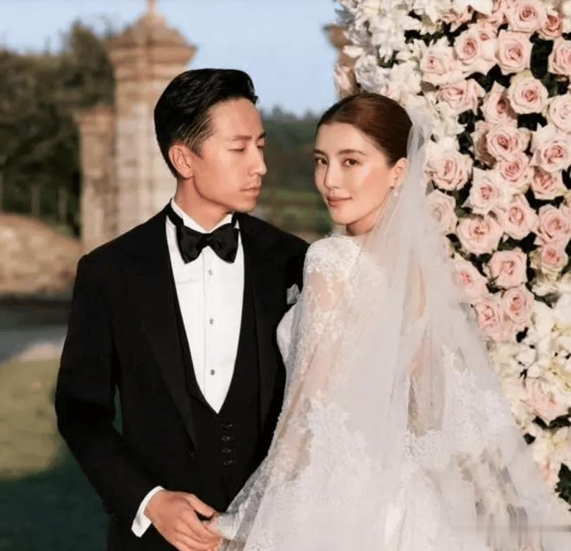 吴千语回施家老宅过年!写毛笔字讨施伯雄爷爷开心,施子清很精神