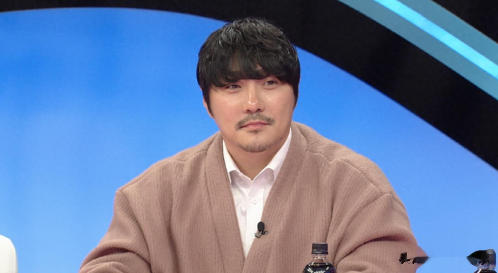 韩国男星隐婚12年真相曝光：为债务隐瞒妻女的存在，如今痛哭承认