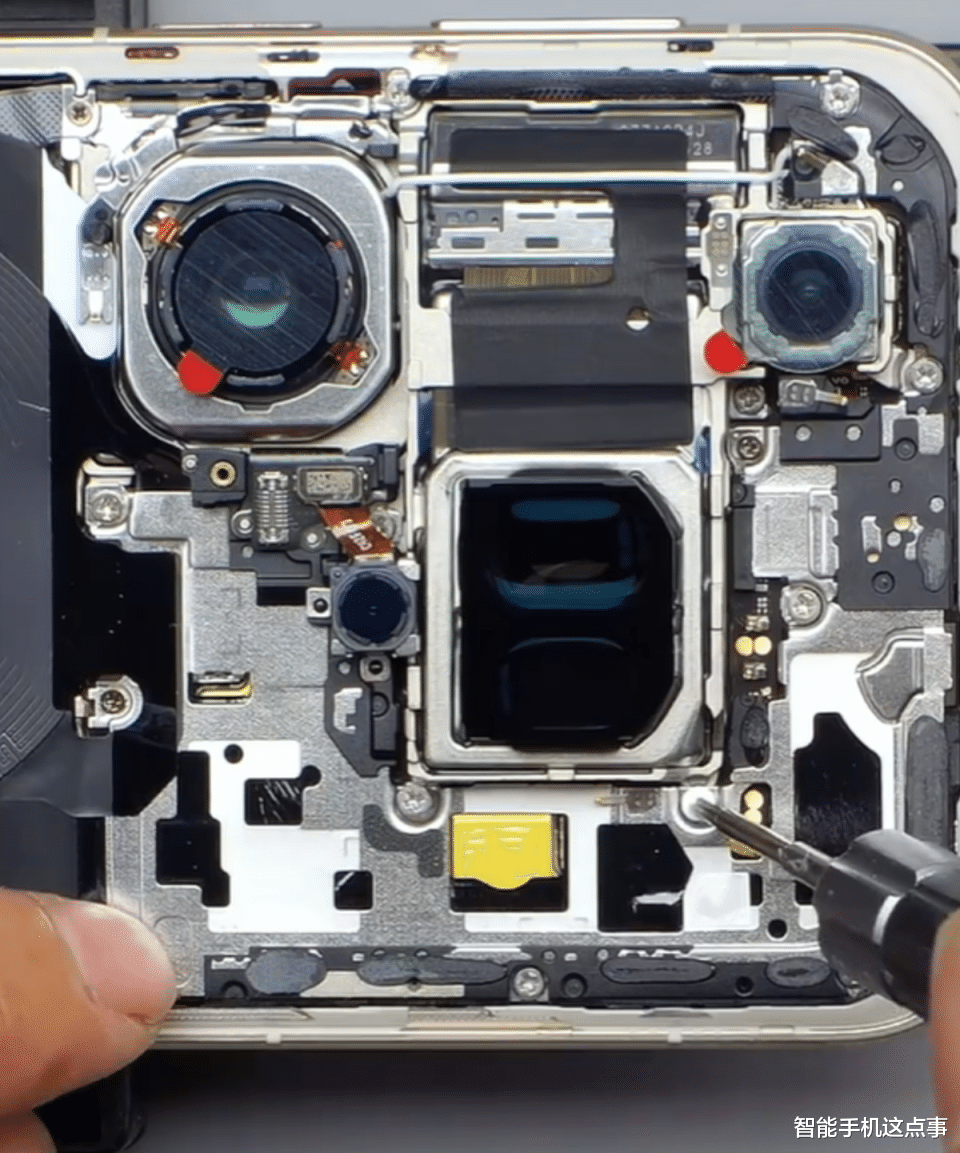 华为Pura 80系列被拆解:芯片封装工艺、一镜双生,均有惊喜!