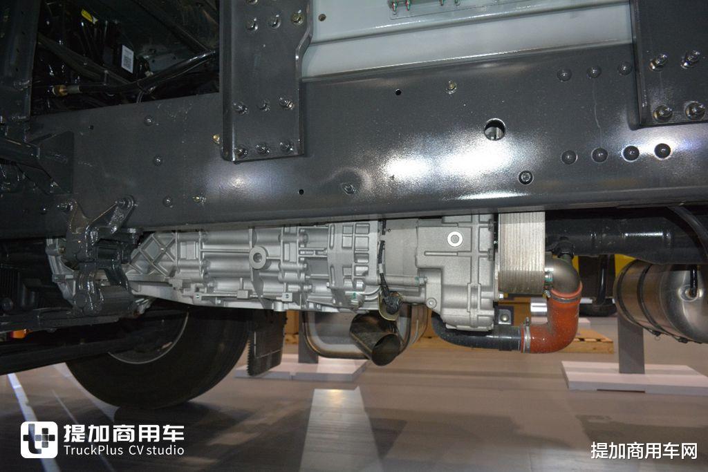 节气5%,高端燃气车新体验,乘龙HK 630马力LNG牵引车实拍