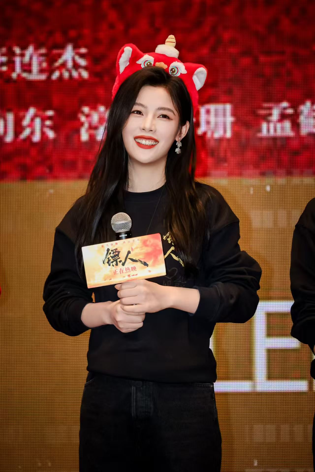 《镖人》女主被踢飞当场落泪,发声自己命都不要了,俞白眉透内幕