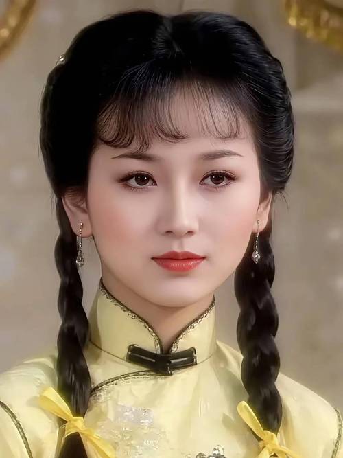 赵雅芝孙女现身生日会，五官神似奶奶童年照，大方漂亮超可爱