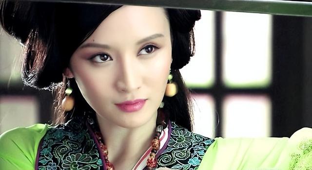 从环球小姐到亿万老板娘,靠身材博出名头的张萌,到底经历了什么