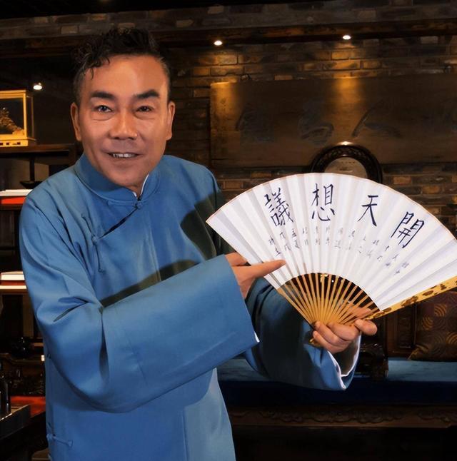 正妻小三同吃住，连私生子都带回家？杨议瞒了5年的体面全败光了