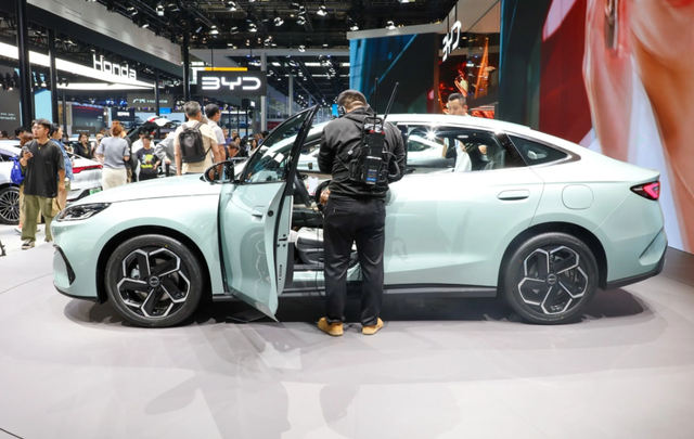 又一B级车跌破“价格底线”！218Ps低至7万，长4米8标配L2级智驾