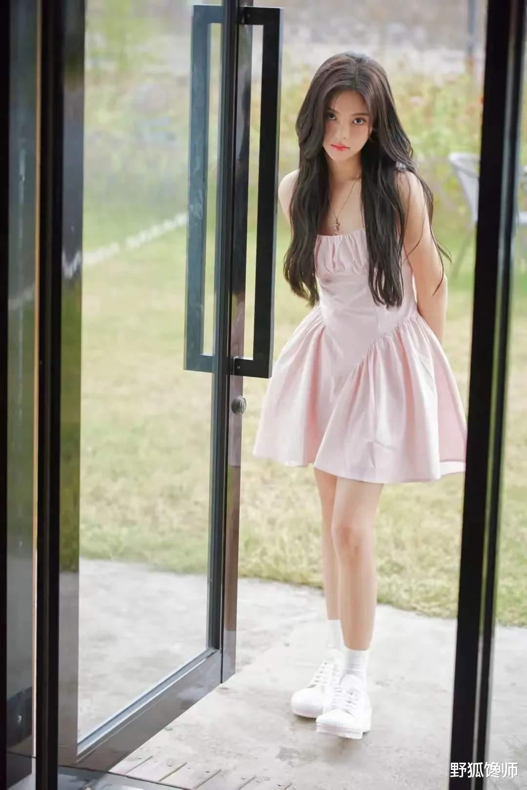 杨超越清纯的气质，真是天生丽质，内娱也就她一个。