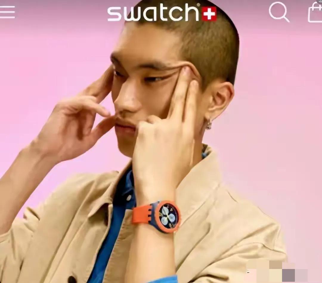 白人童模公然辱华！父母删评挑衅，网友怒斥：滚出中国市场！