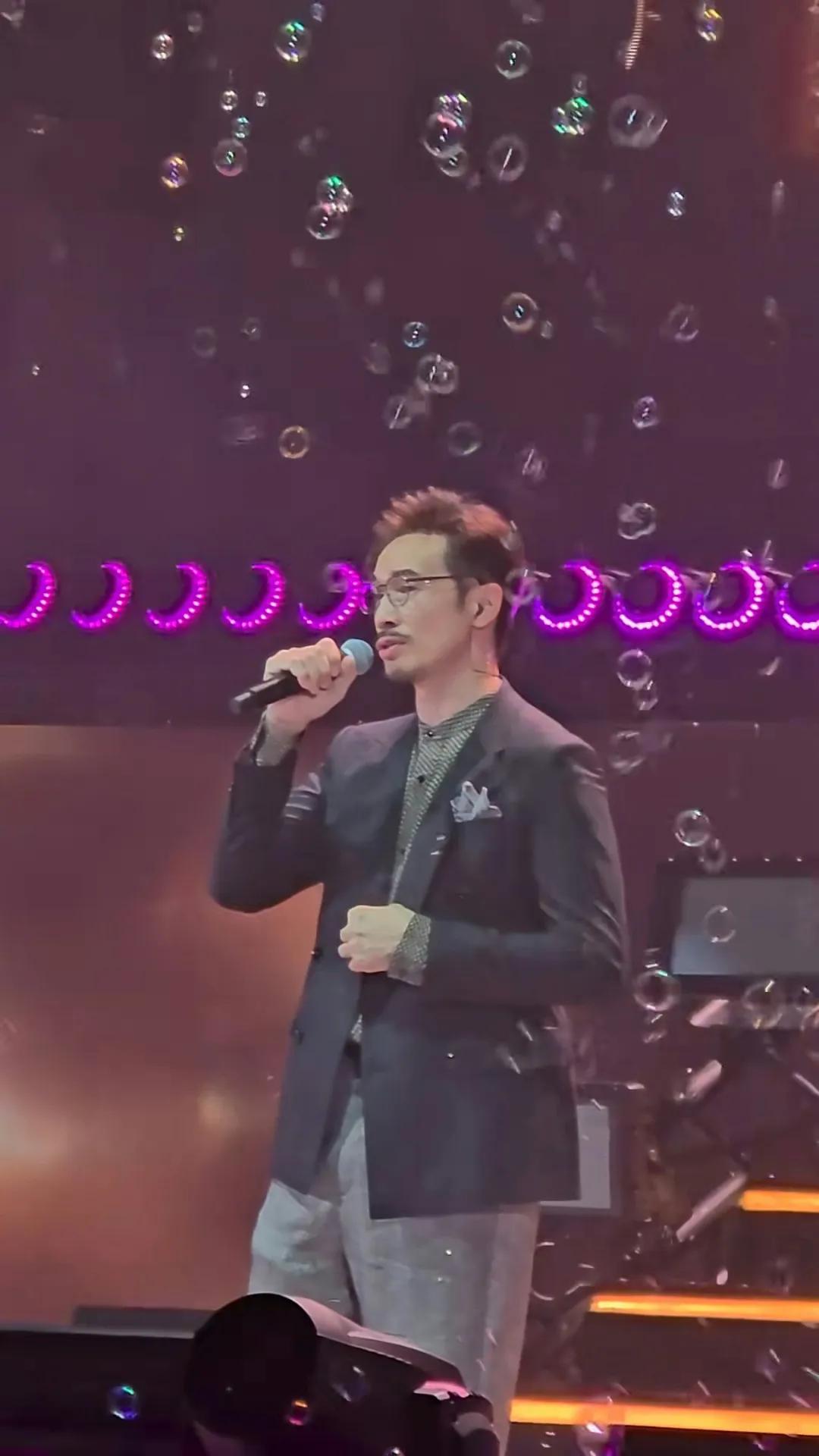 41岁前TVB花旦广州开演唱会，两届视帝惊喜现身开金口唱歌