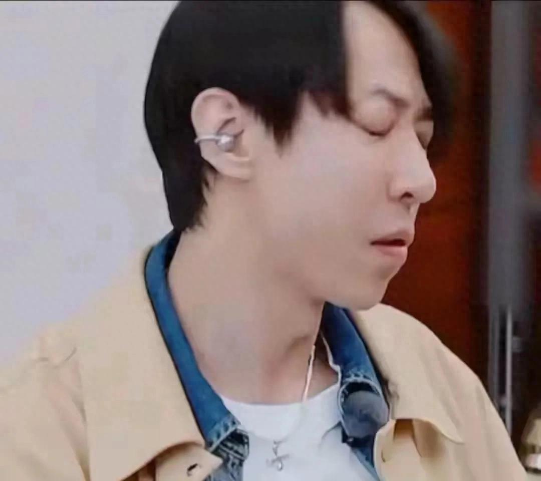 姐姐们的小男友一对比，网友惊呼：董璇，吃点好的吧！学学萧亚轩