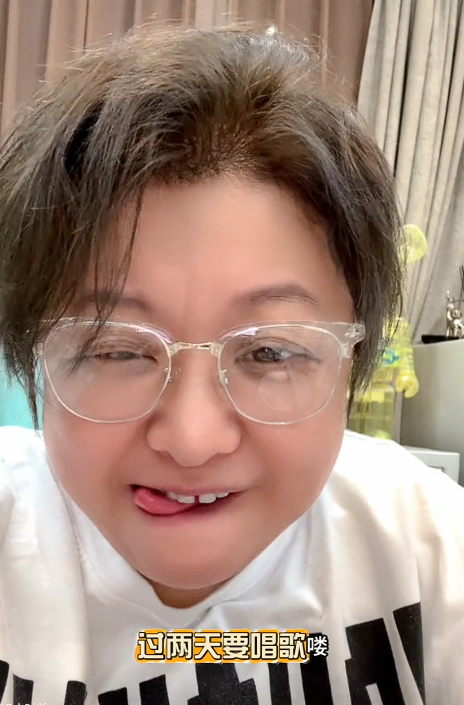 韩红又瘦了！为开全球演唱会减肥不吃肉，豁了几十年的牙缝也补了