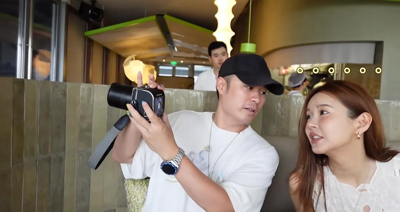 陈赫与张子萱约会，逛街吃饭看剧好惬意，甜喊“我老婆”秀足恩爱