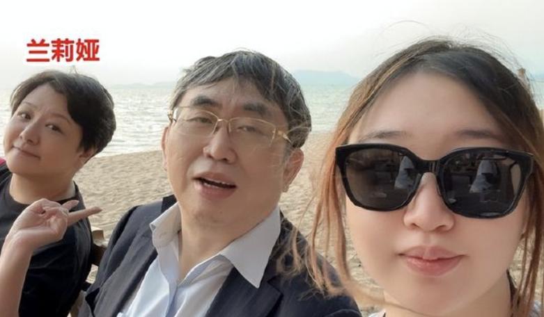 “棋圣”聂卫平去世后，小23岁老婆的过往被爆料，才懂她有多清醒