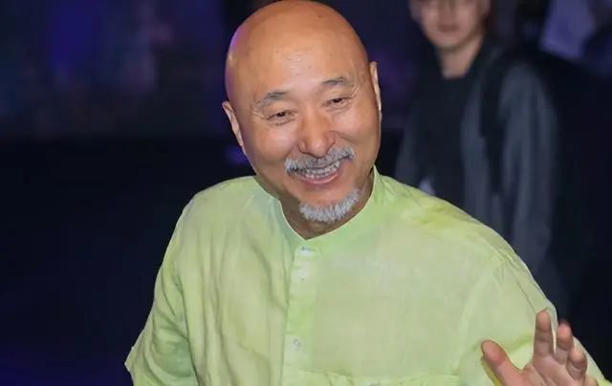 陈佩斯妹妹一家捧场《戏台》，外甥女颜值很高，妹妹张山气质不菲