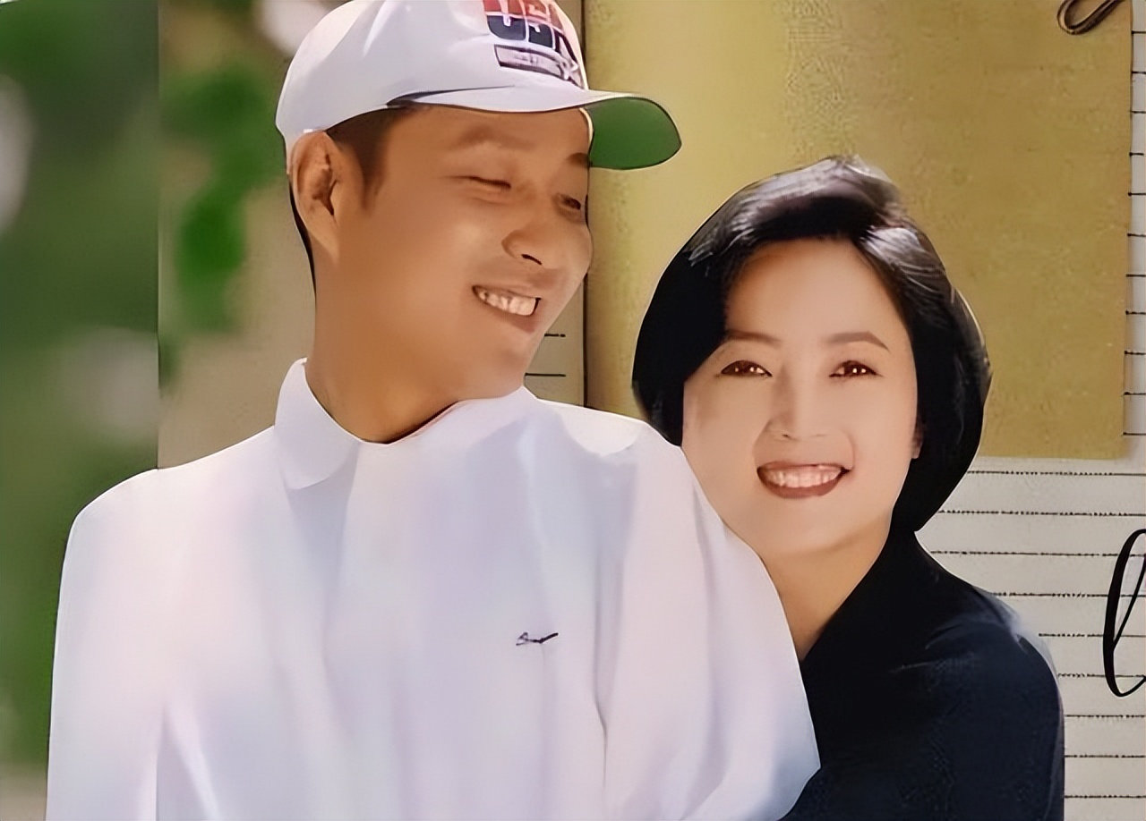 陈道明的女儿陈格，靠唱越剧大红大紫，如今35岁美的惊为天人