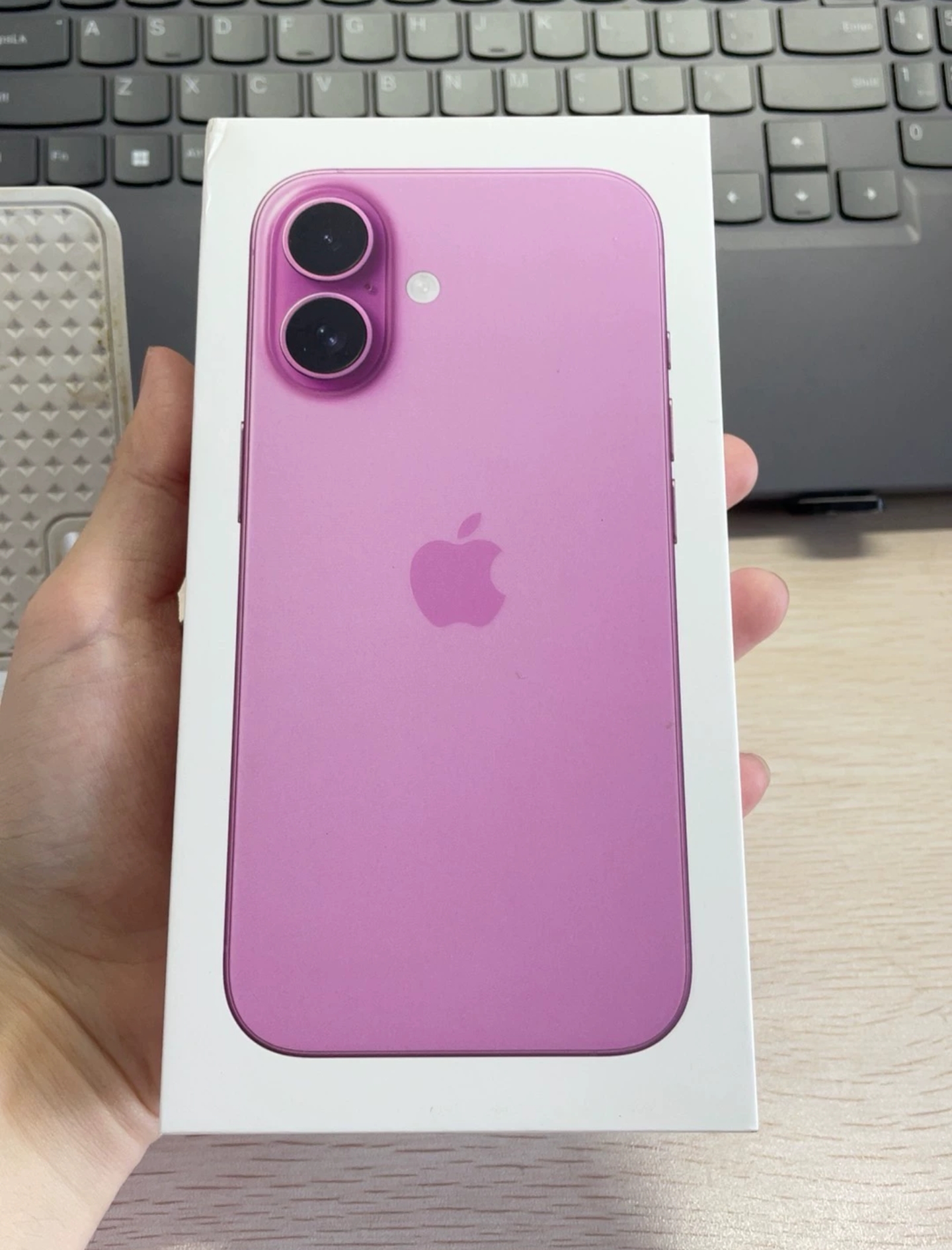 讲真的,真有人买无高刷、五六千的iPhone 16吗?