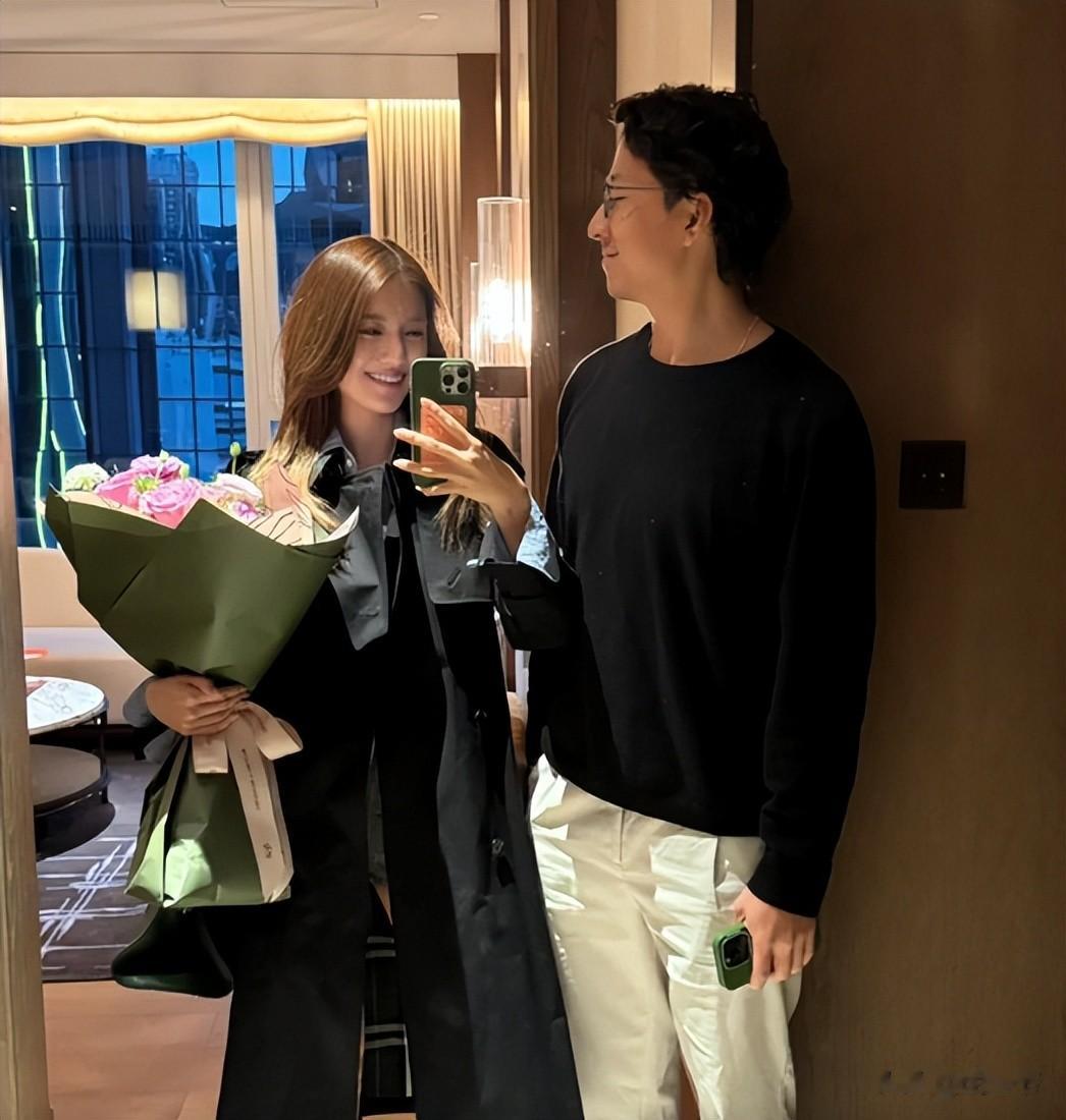 吴千语回施家老宅过年!写毛笔字讨施伯雄爷爷开心,施子清很精神