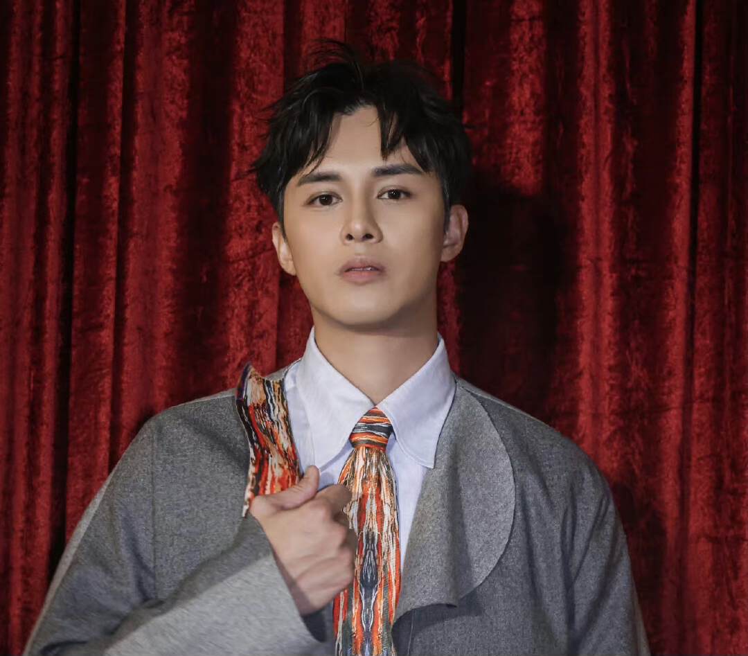 TVB知名男星在内地拍短剧，离巢后一度无戏可拍，帅气形象获激赞