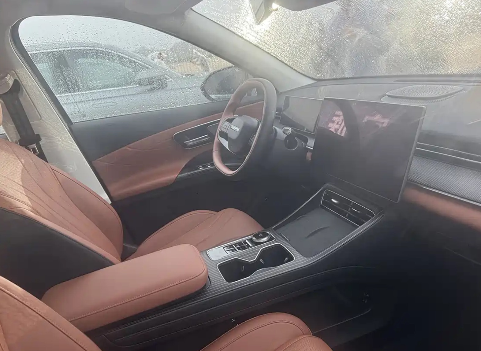 新一代瑞虎8实车亮相,双前脸设计,将于第四季度上市