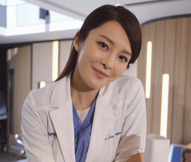 突发!TVB知名女星与恋爱8年混血男友分手,社交媒体已互相取关