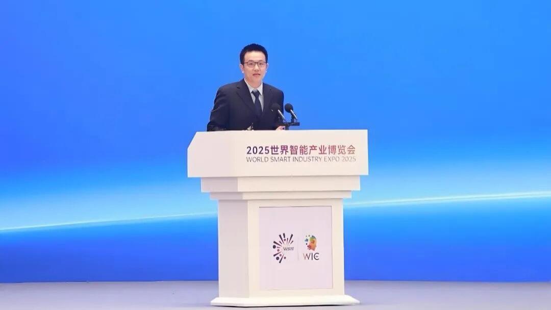 首个AI计算开放架构在重庆发布，国产智算迎来“安卓模式”