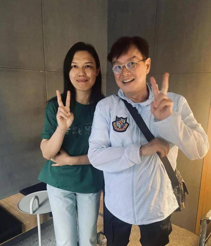 爱上大22岁有妇之夫,靠生孩子逼走原配,如今定居国外掌豪门大权