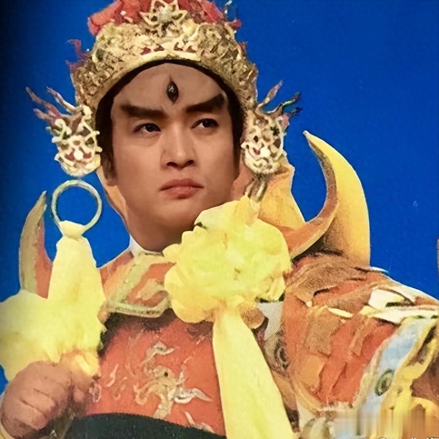 演“二郎神”出名，实际是特警教练，娶田径冠军，77岁仍精神矍铄