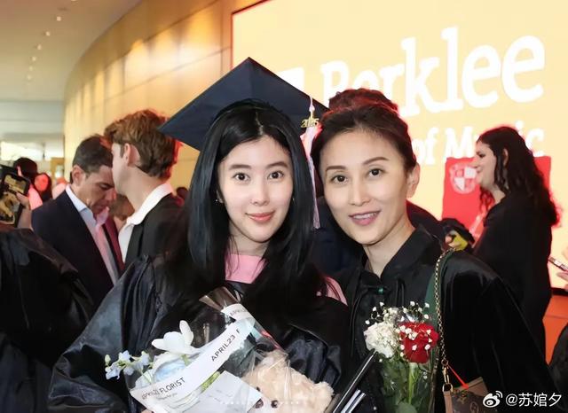 杨子女儿国外高校毕业,49岁前妻陶虹罕见露面,气质不输黄圣依!