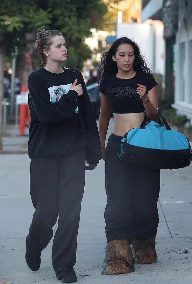 19岁希洛真是百变形象！长得既像朱莉又像皮特，不愧是最红星二代