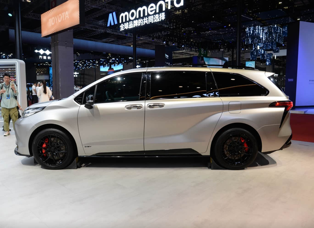 丰田终于“妥协了”！曾加价4万，如今降到21万，长近5米2喝92油