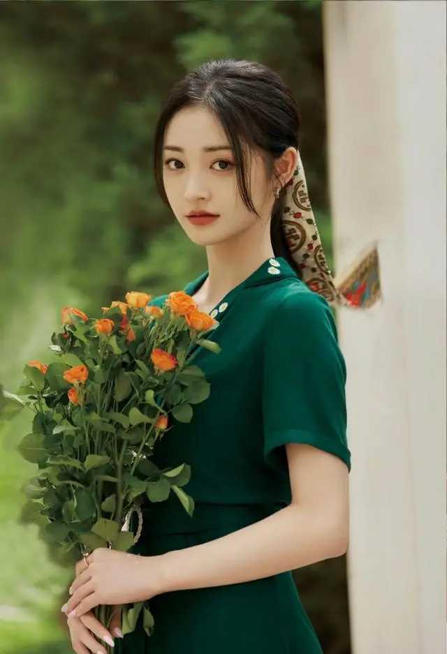 周洁琼颜值封神！百变风格焊在身上的氛围感天花板