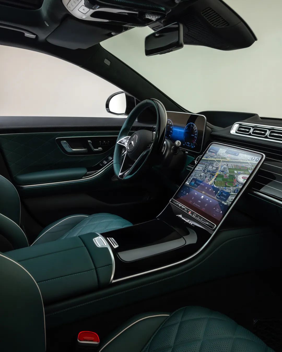 2025款奔驰S级：旗舰豪华再进化，科技与定制双升级