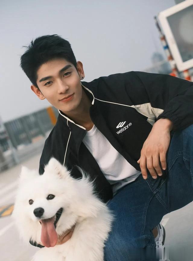 梁浩川是体育生，他也是一位非常优秀的男演员。