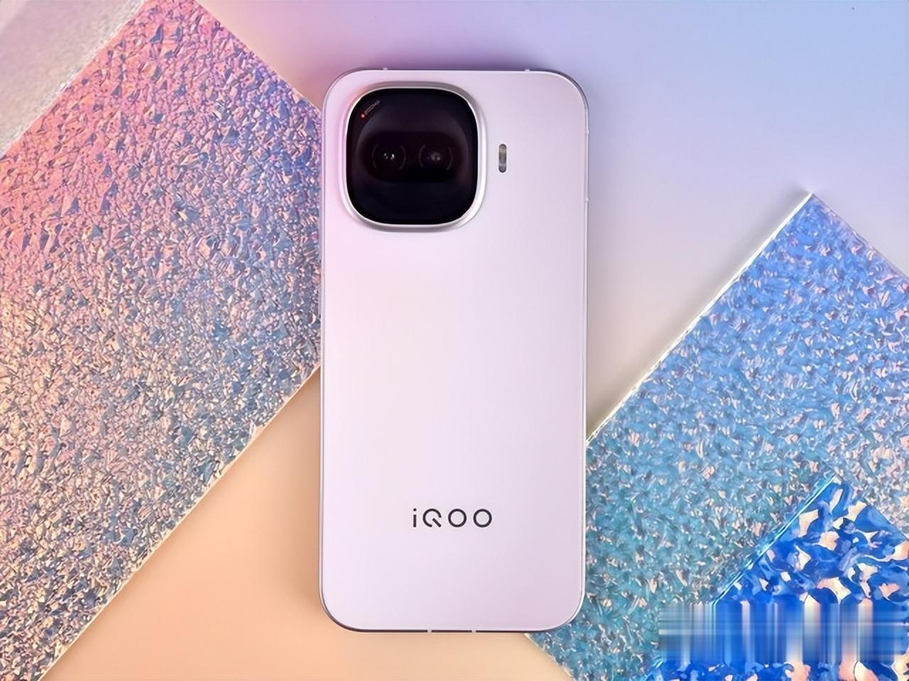 iQOO Z11 Turbo圖賞：能量與自由的配色表達