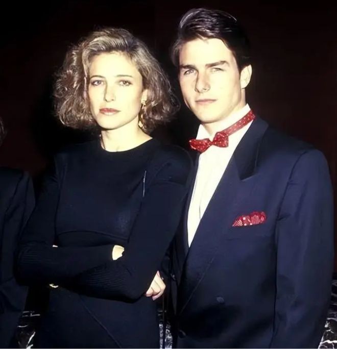 63岁汤姆克鲁斯牵手安娜,37岁安娜扎着马尾清纯甜美,看着很般配