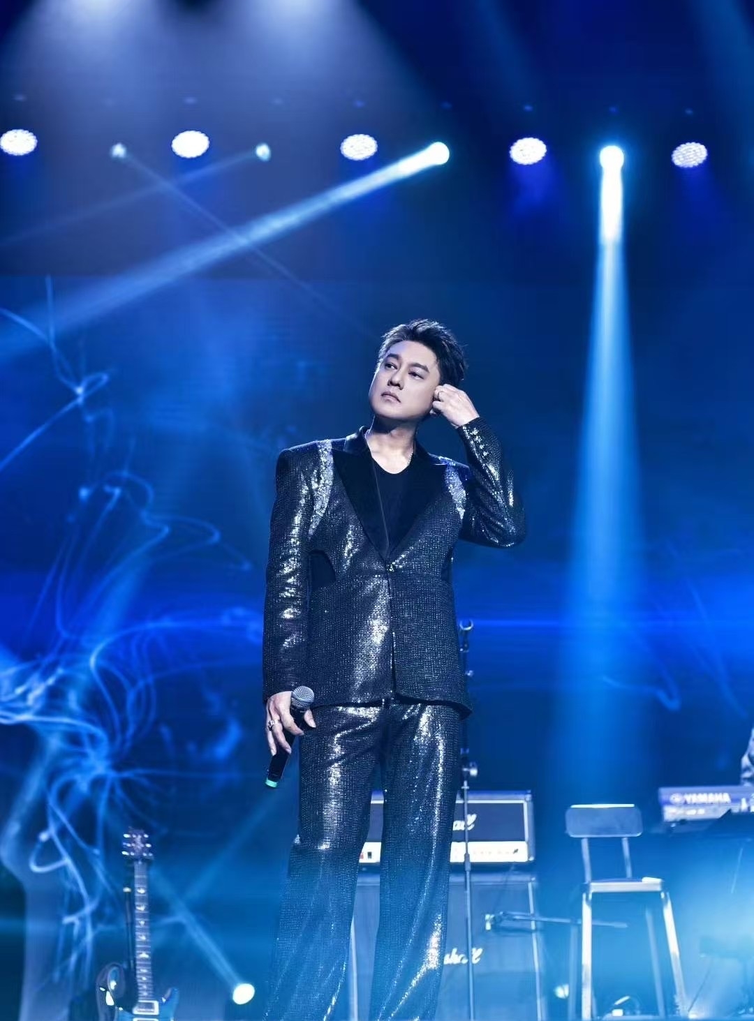 每个人身边都有一个朱孝天，如同职场中拒绝加班却索要奖金的同事