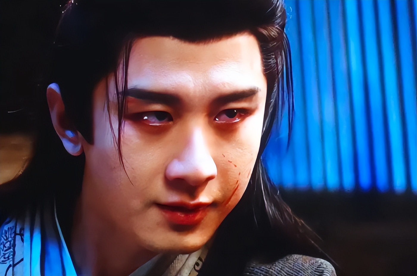 成毅助理打人上热搜又反转！网友质疑是被公司黑，懒理传言发美照