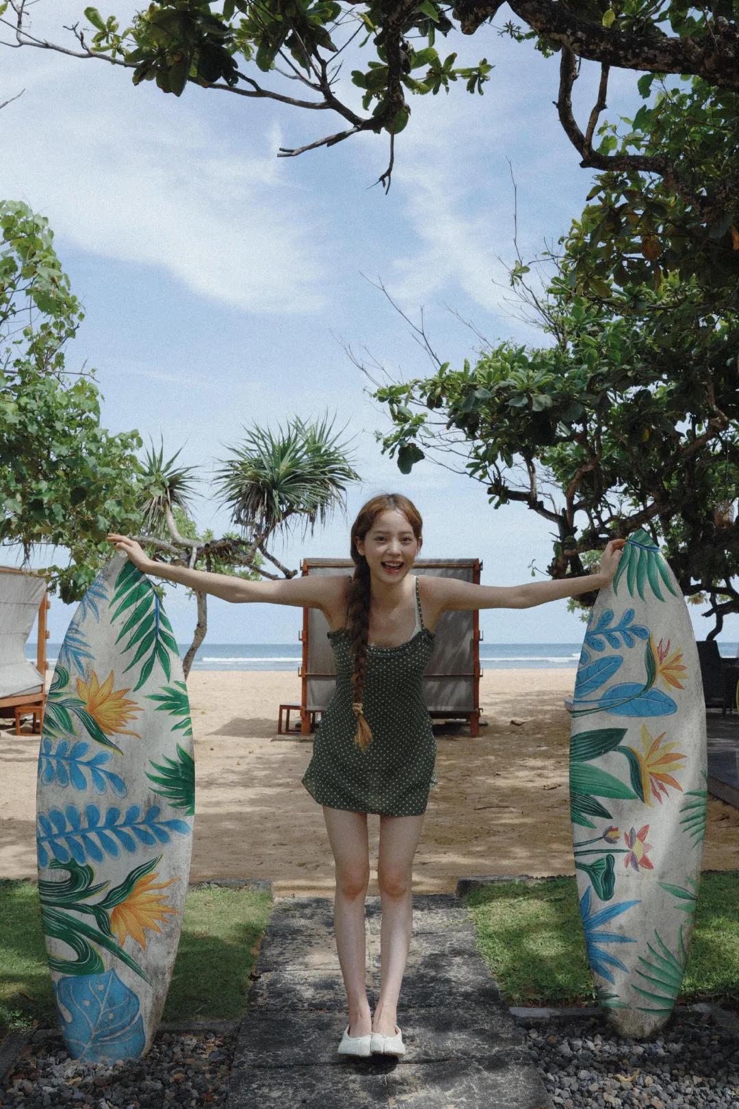 欧阳娜娜在巴厘岛旅行，扑面而来的少女感