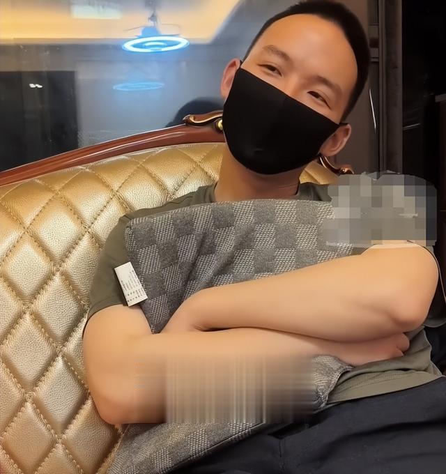 谢浩男感情状况曝光,忙着学习一直没谈过对象,现在还是单身