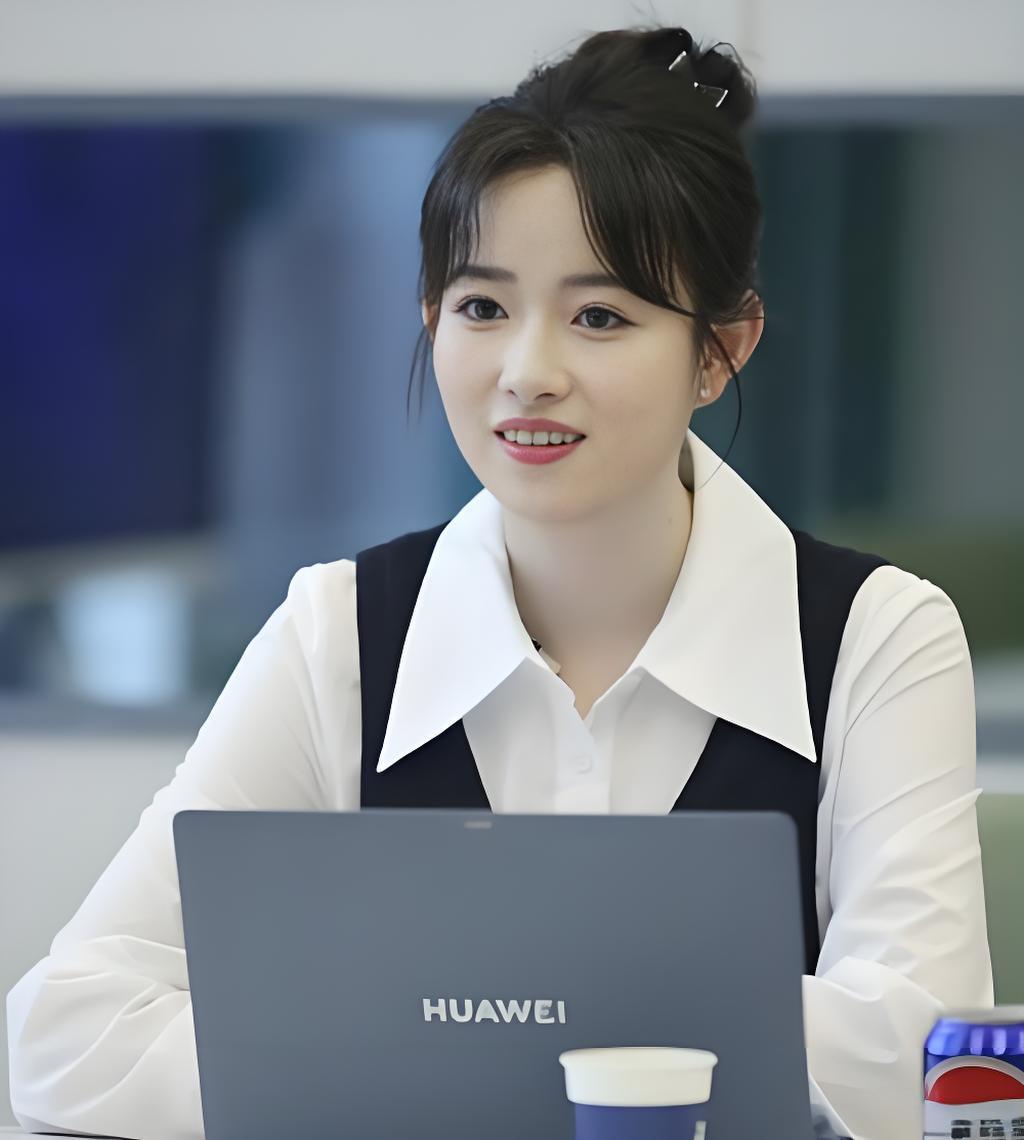 庞铮在星光大赏翻车，发文跟贺峻霖公开道歉，网友并不买账