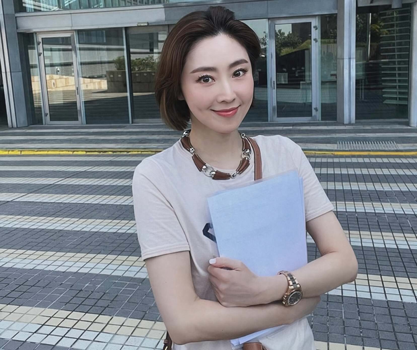 恭喜!50岁香港知名女星宣布即将结婚,忙于事业没有时间筹备婚礼