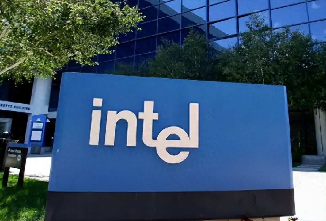 英特爾轉折來了，1.8nm、1.4nm都“涼涼”，外媒：黯然退場了