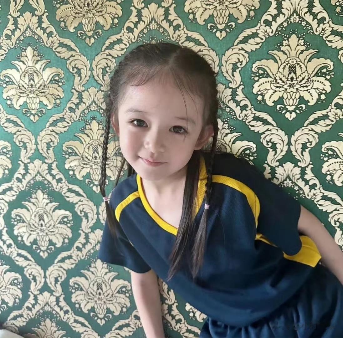樊少皇女儿这颜值绝了 天生就带着混血感 ?,完美遗传父母的优点