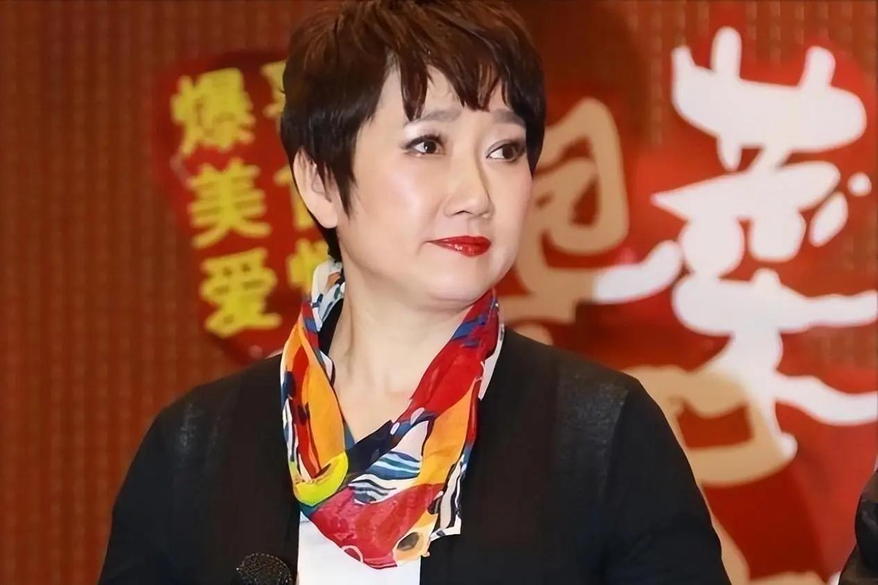 万万没想到,和王刚离婚24年的成方圆,已经成了他高攀不起的样子