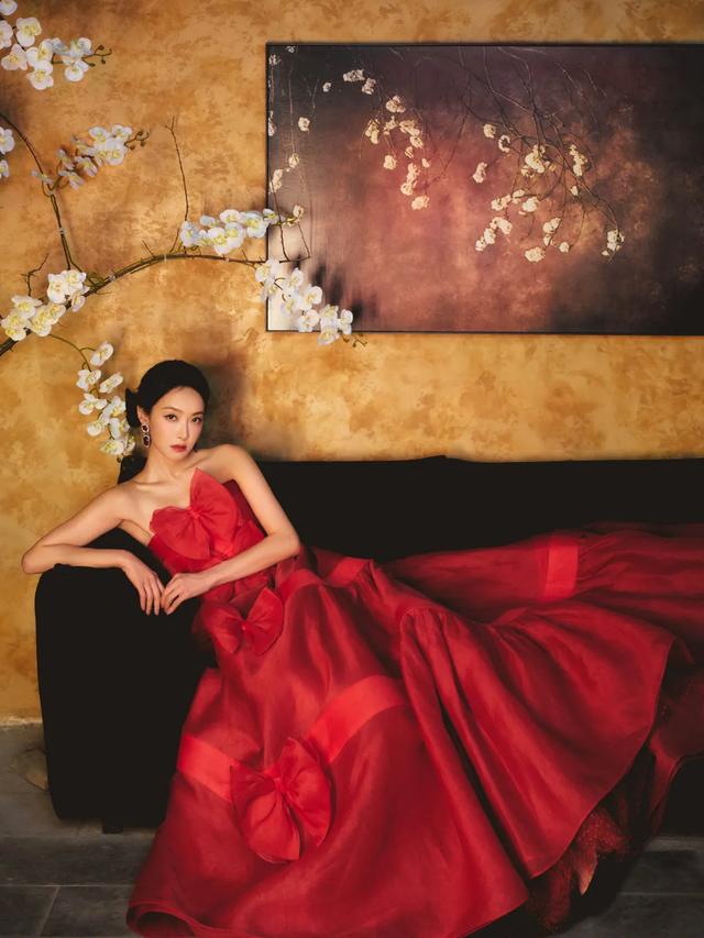 宋茜迷人红裙写真